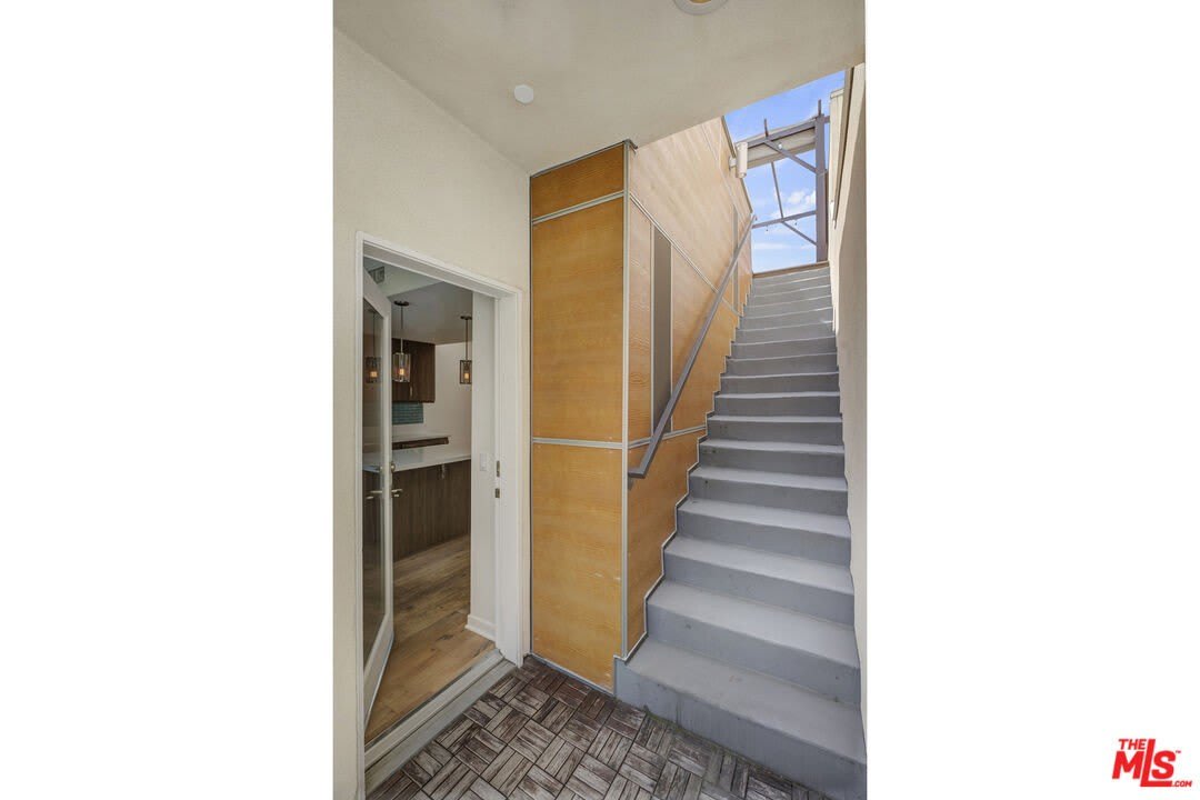 1045 Manzanita St – photo 5