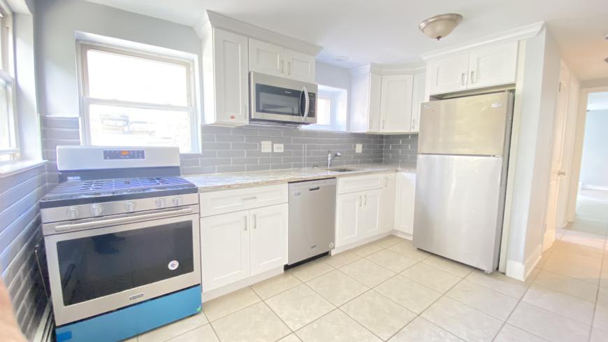 2912 N 75th Ave – photo 4