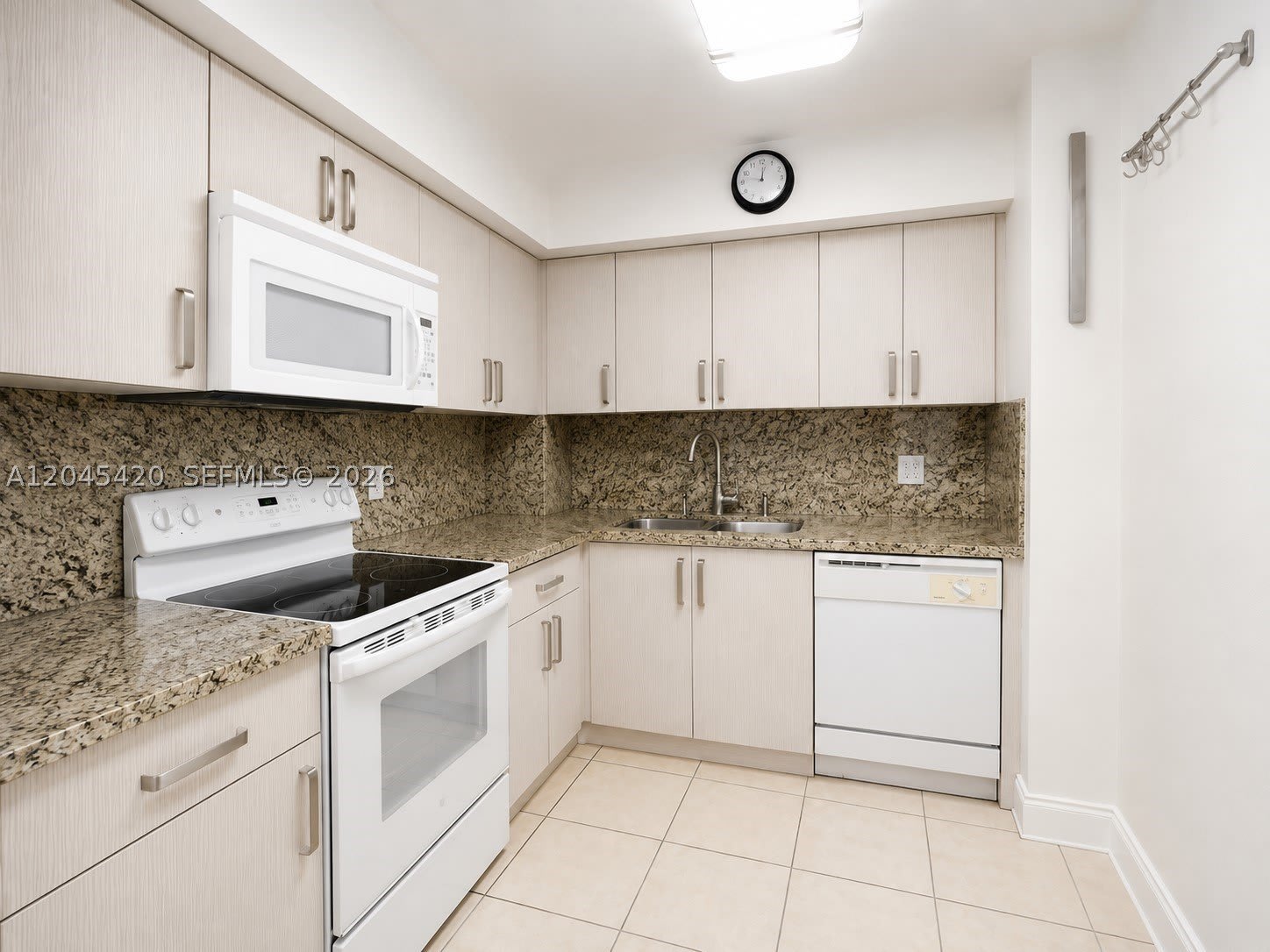 3900 N Hills Dr – photo 2