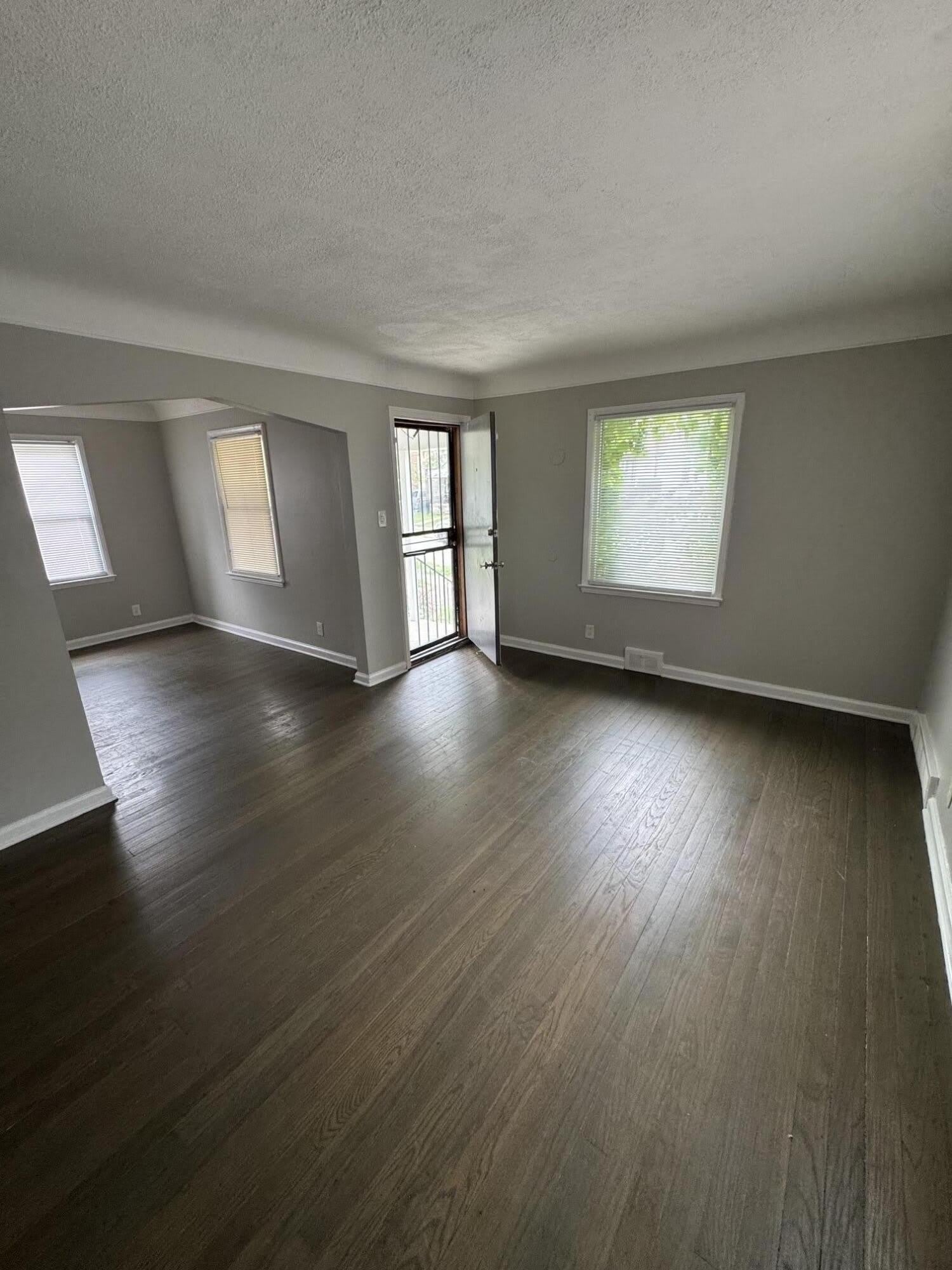 8272 Roselawn Street – photo 2