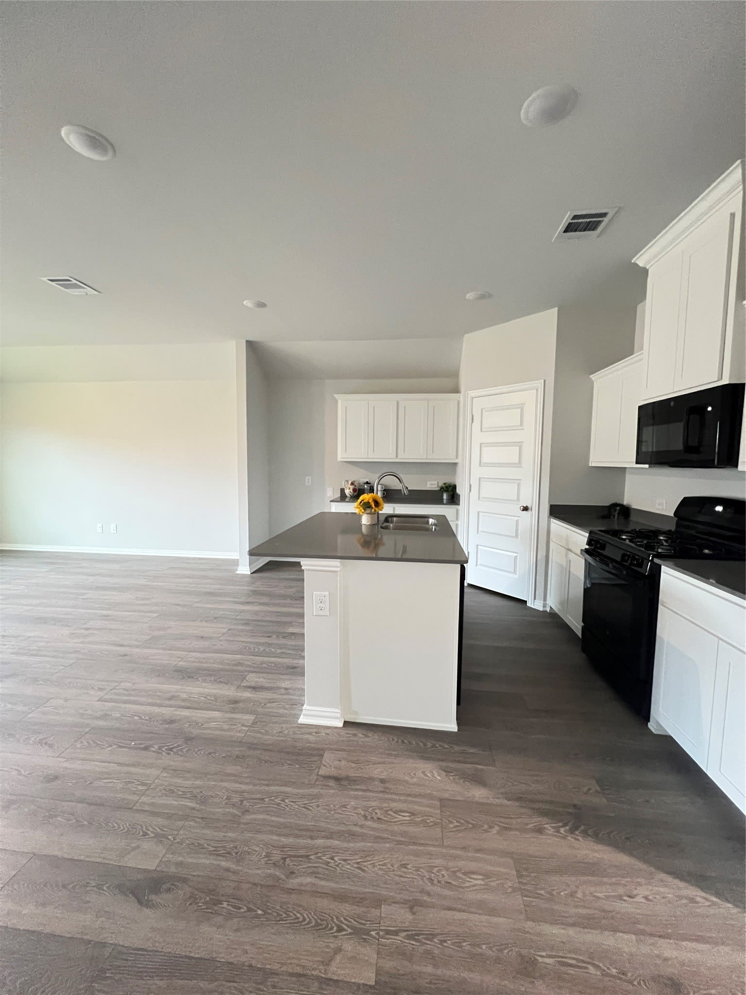 553 Meadow Run Drive – photo 4