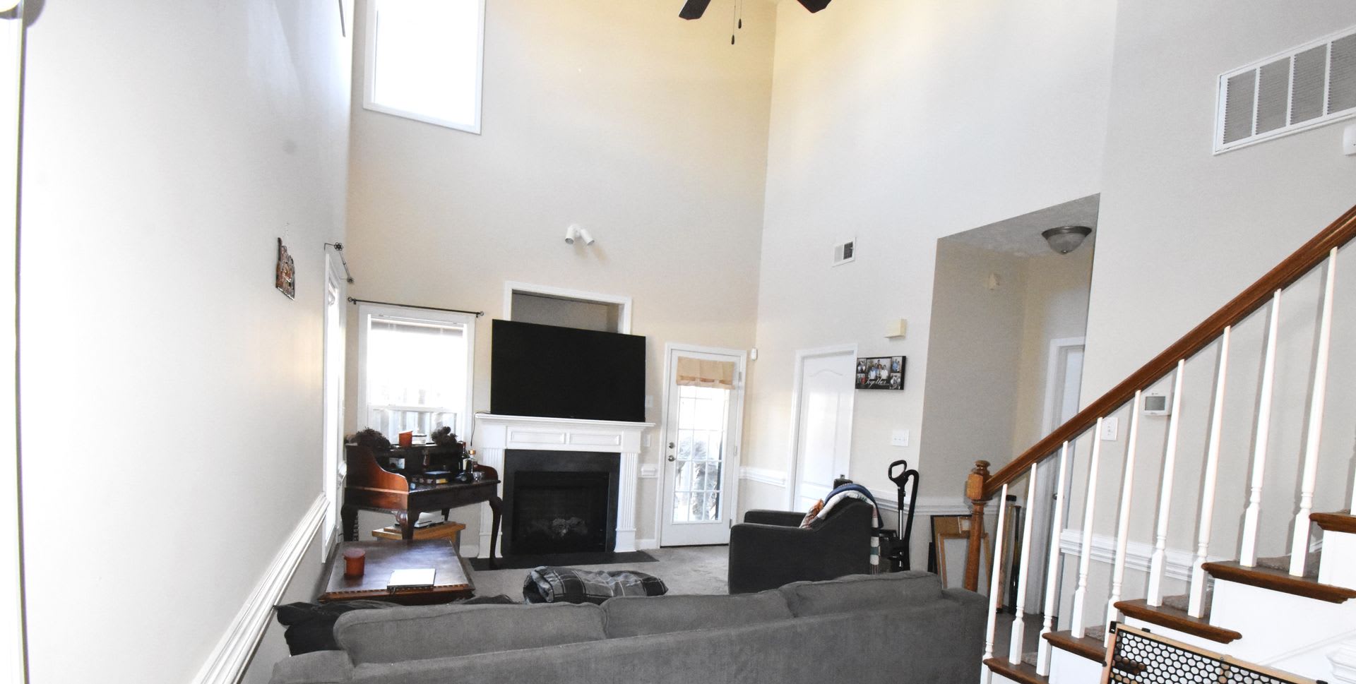 2 Weeks Free on First Full Months Rent~ 3 Bedroom 2.5 Bathroom Townhome~ Large Corner Lot – photo 4