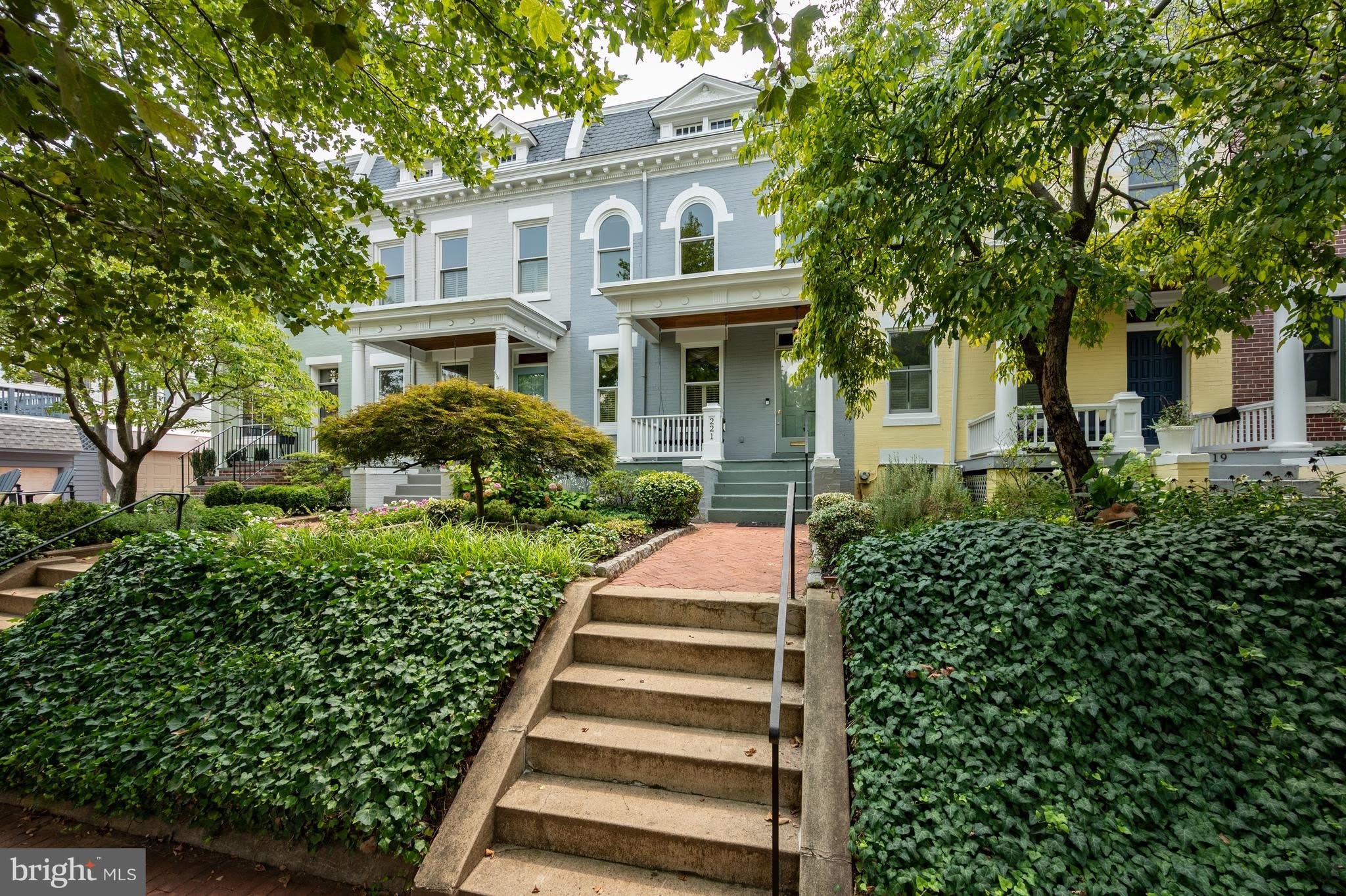 221 E Street SE – photo 2