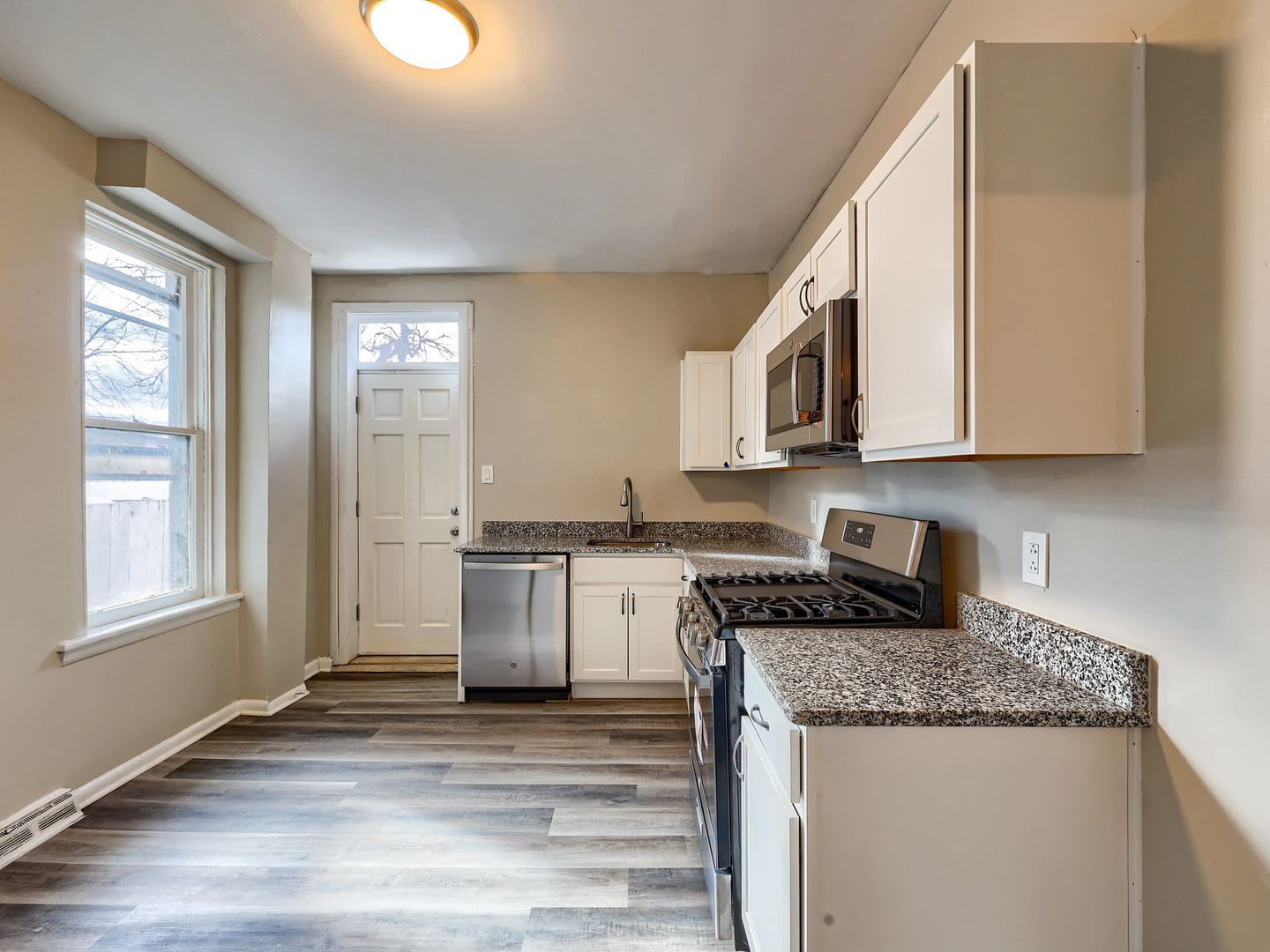 Single Family Home In Midtown – photo 2