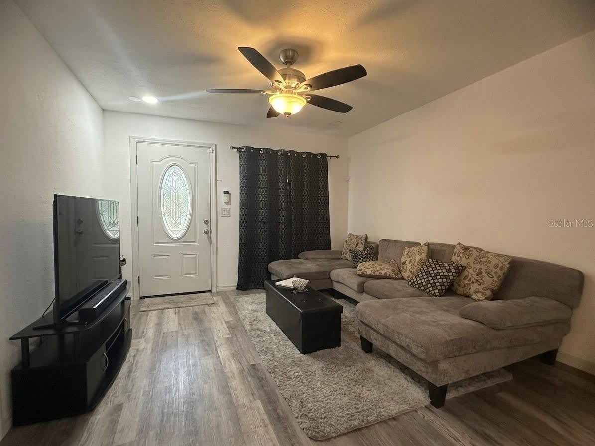 636 RAINBOW Boulevard – photo 2