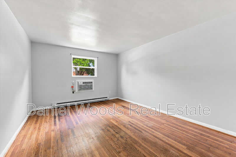 922 Booth St – photo 2