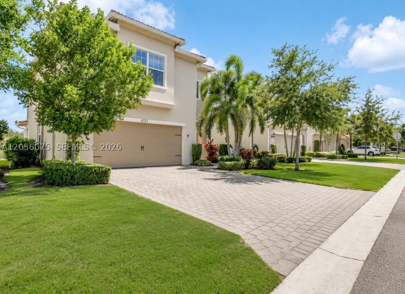 4729 Greenway Dr – photo 2