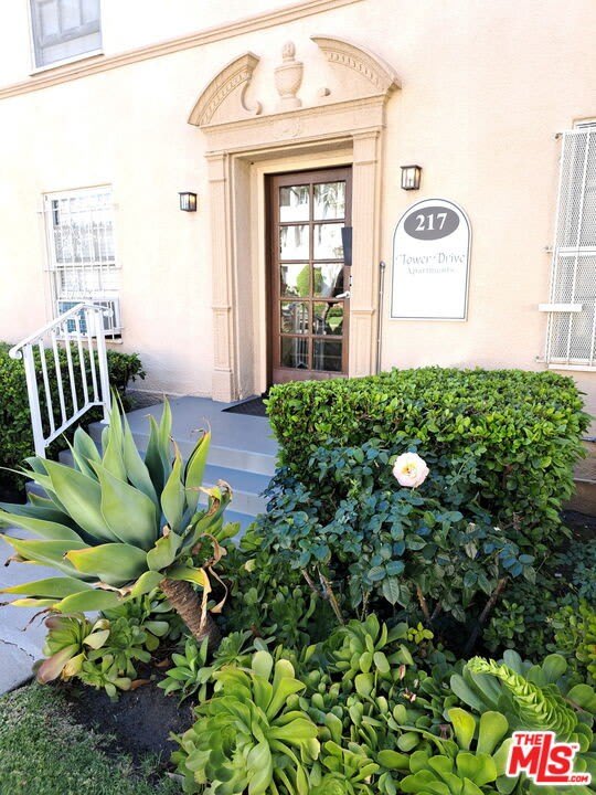 217 S Tower Dr – photo 2