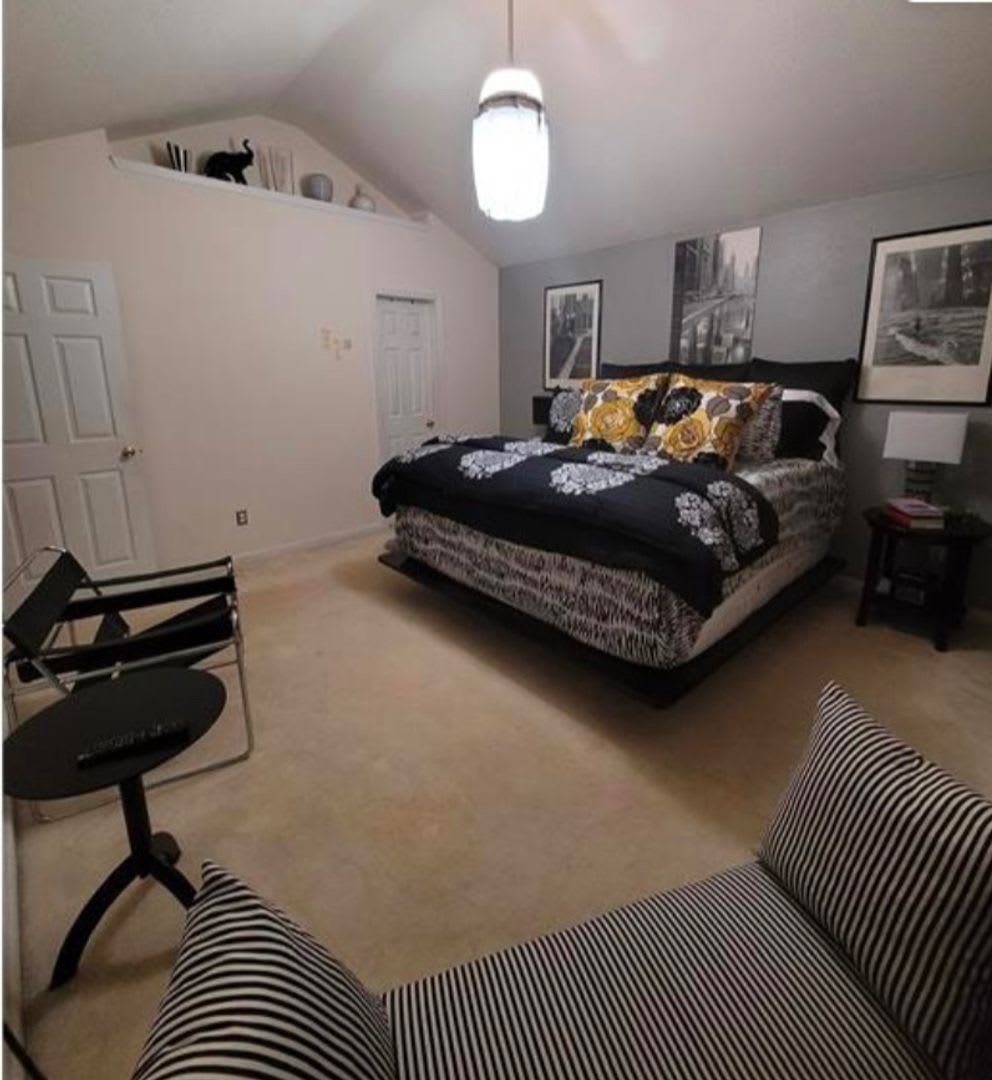 Room in 3 Bedroom Home at Klondike River Rd – photo 5