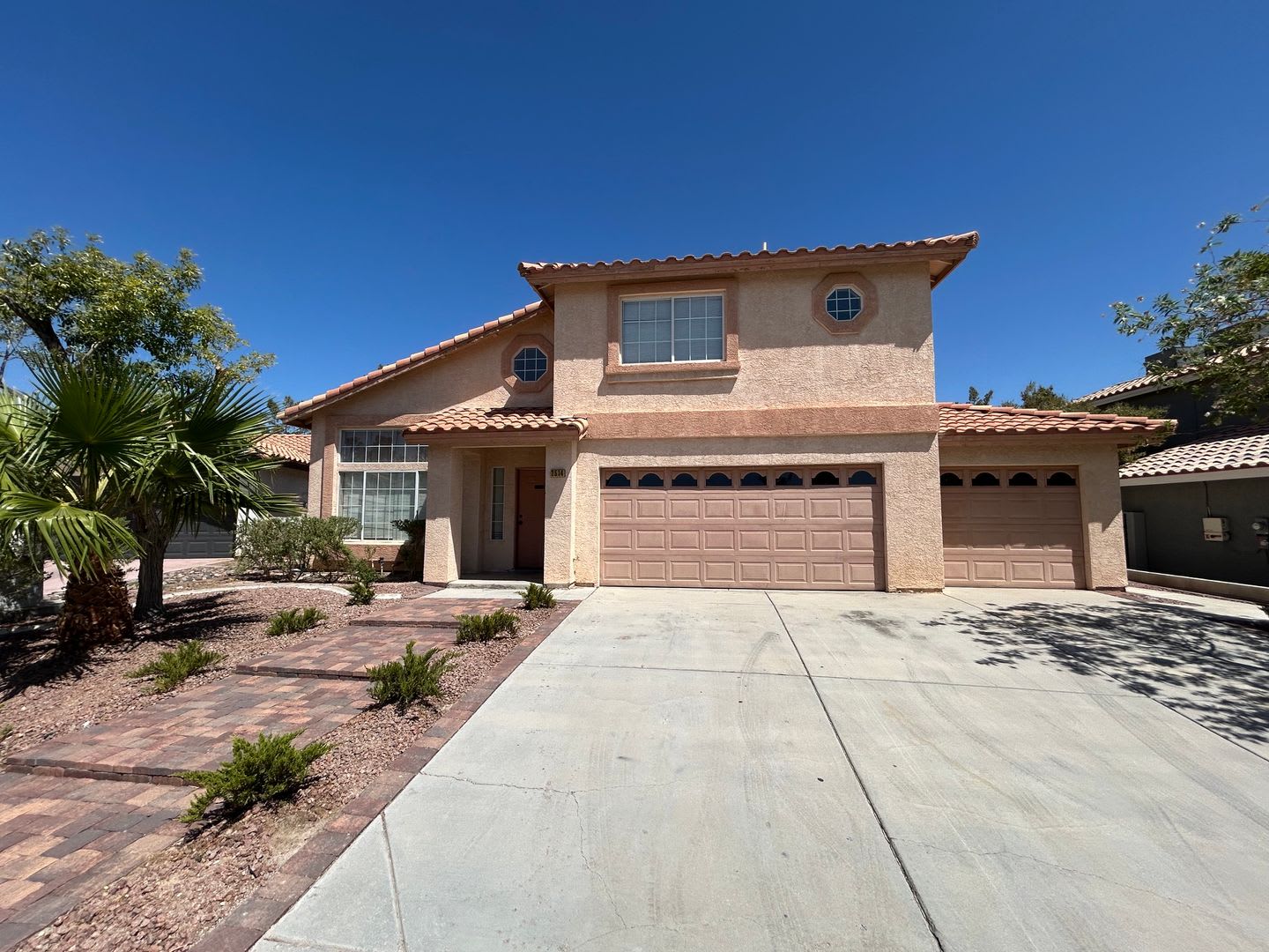 Charming home in a desirable Henderson neighborhood – photo 2