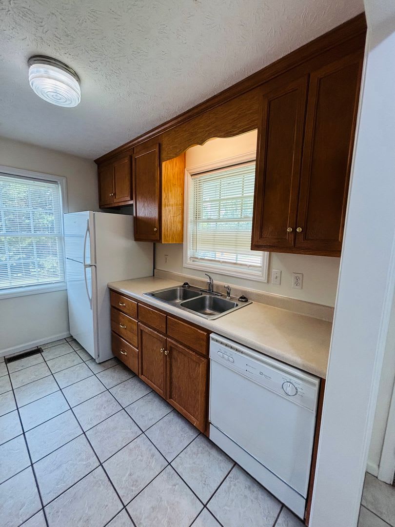 3 Bedroom 2 Bath Duplex – photo 3
