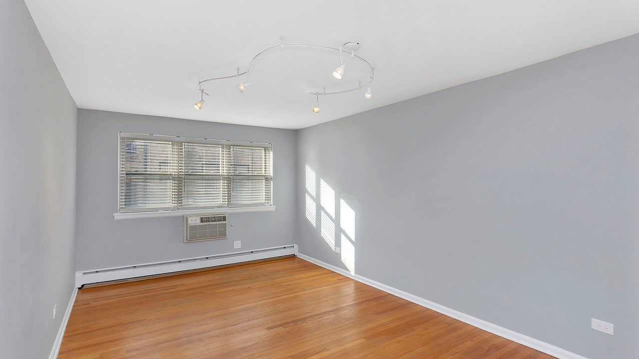 5950 North Kenmore Avenue – photo 2