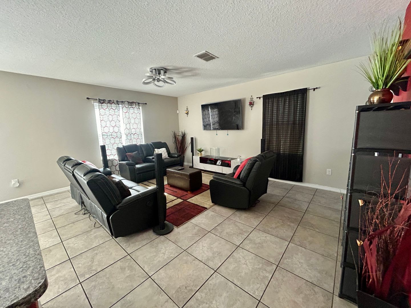 Beautiful 4-Bedroom Home for Rent in Wimauma, FL – Exceptional Value and Amenities – photo 3