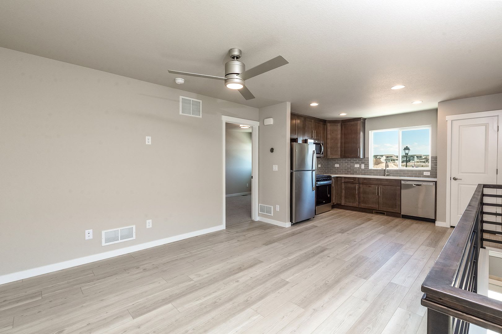 New Apartment For Rent – photo 4