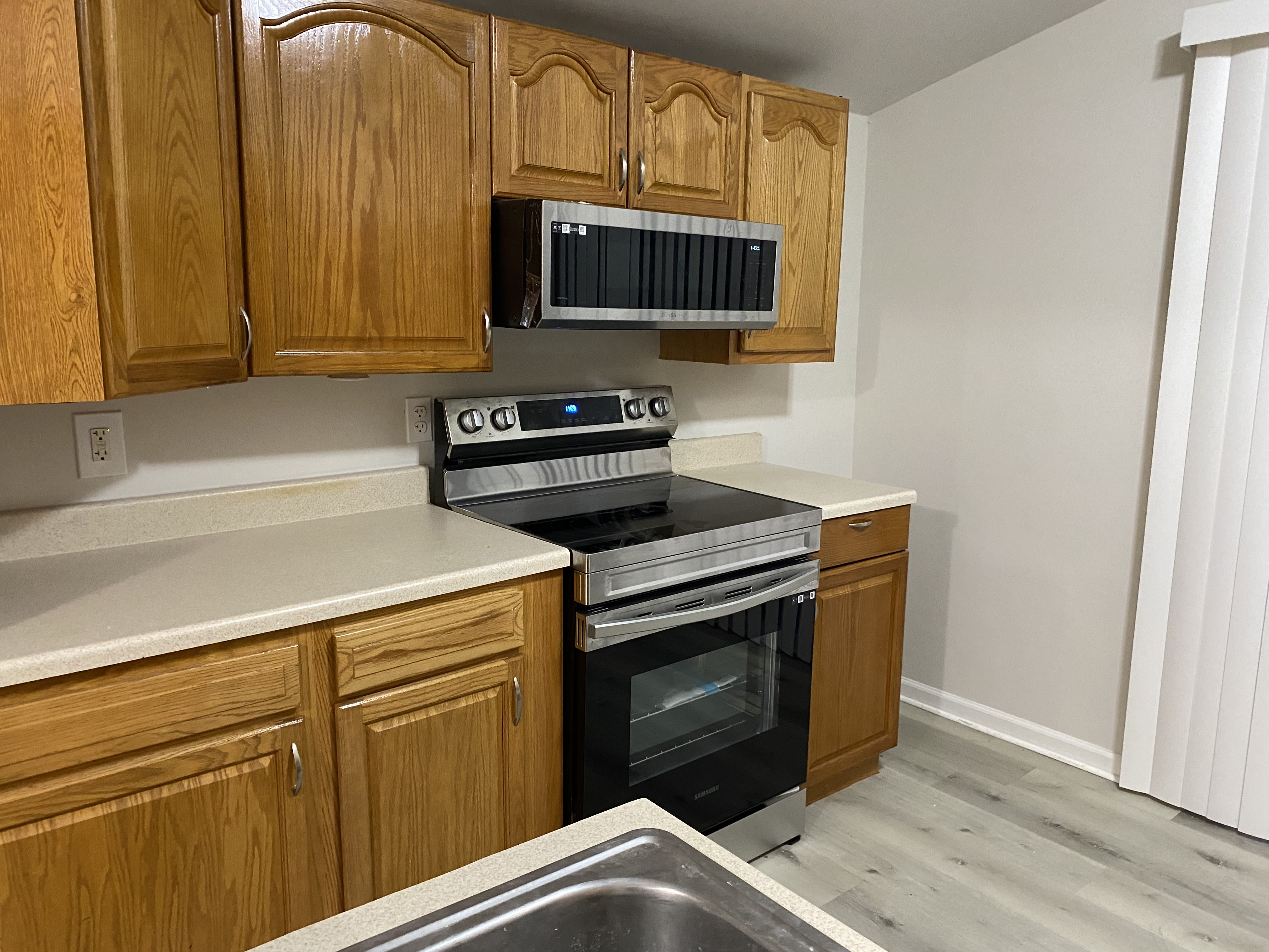 563 Pennington Ave – photo 5