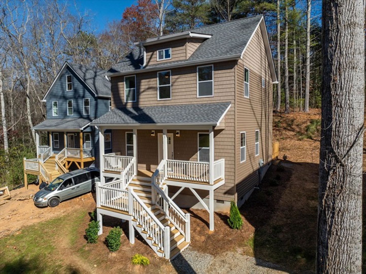 Charming Brand-New Contemporary Home in Black Mountain – photo 2