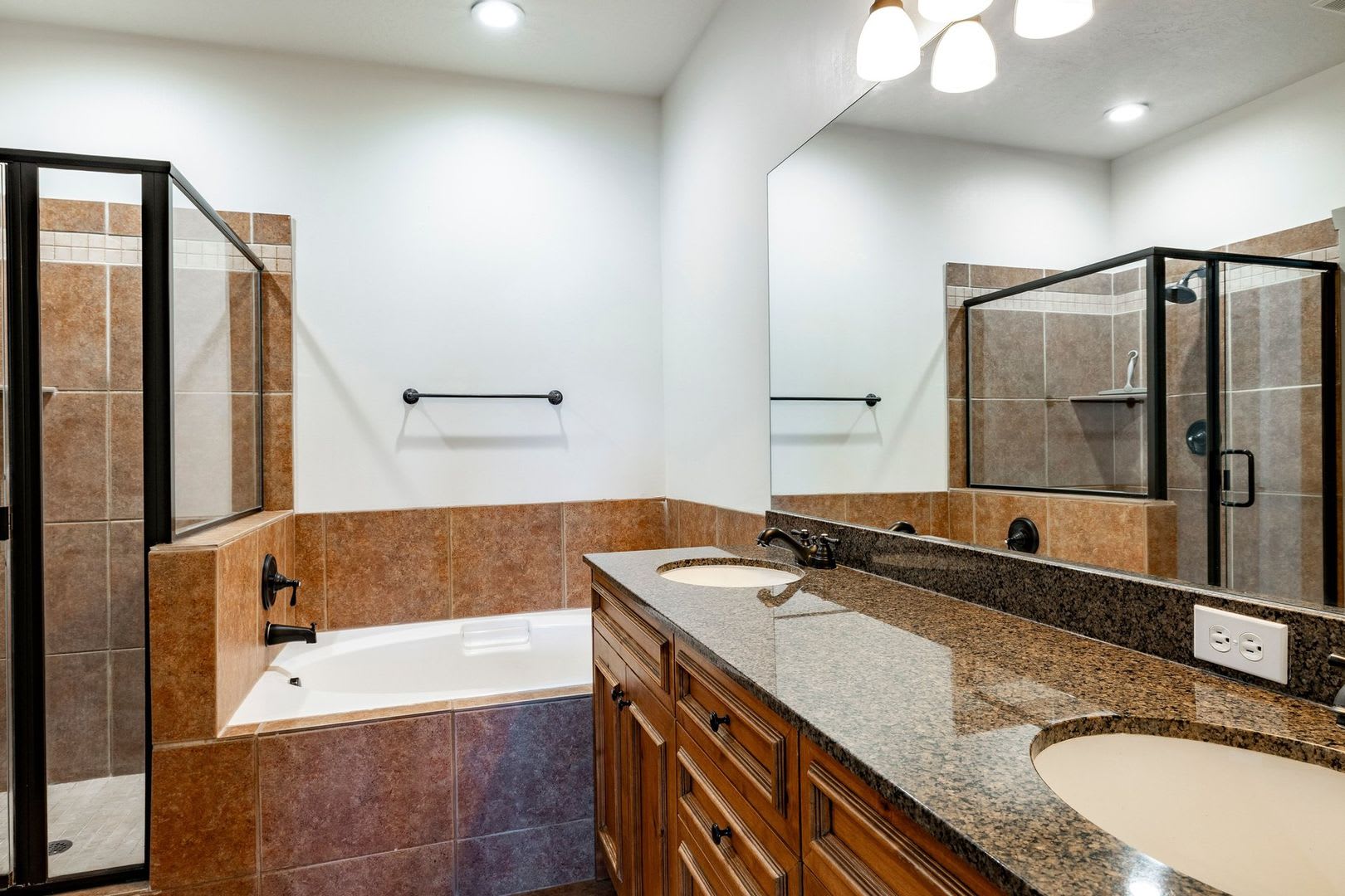 Furnished Mayflower Town Home- Available Now – photo 3