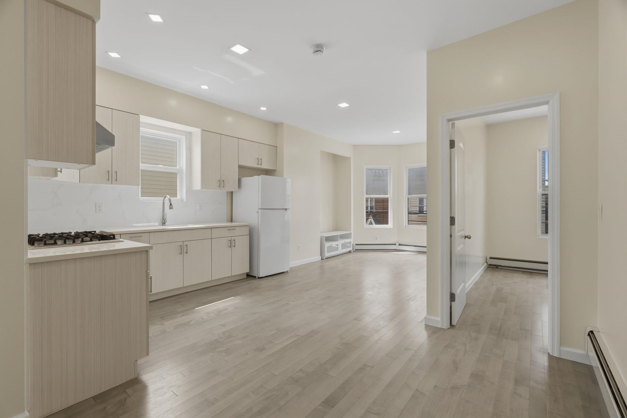 290 Grant Ave – photo 1