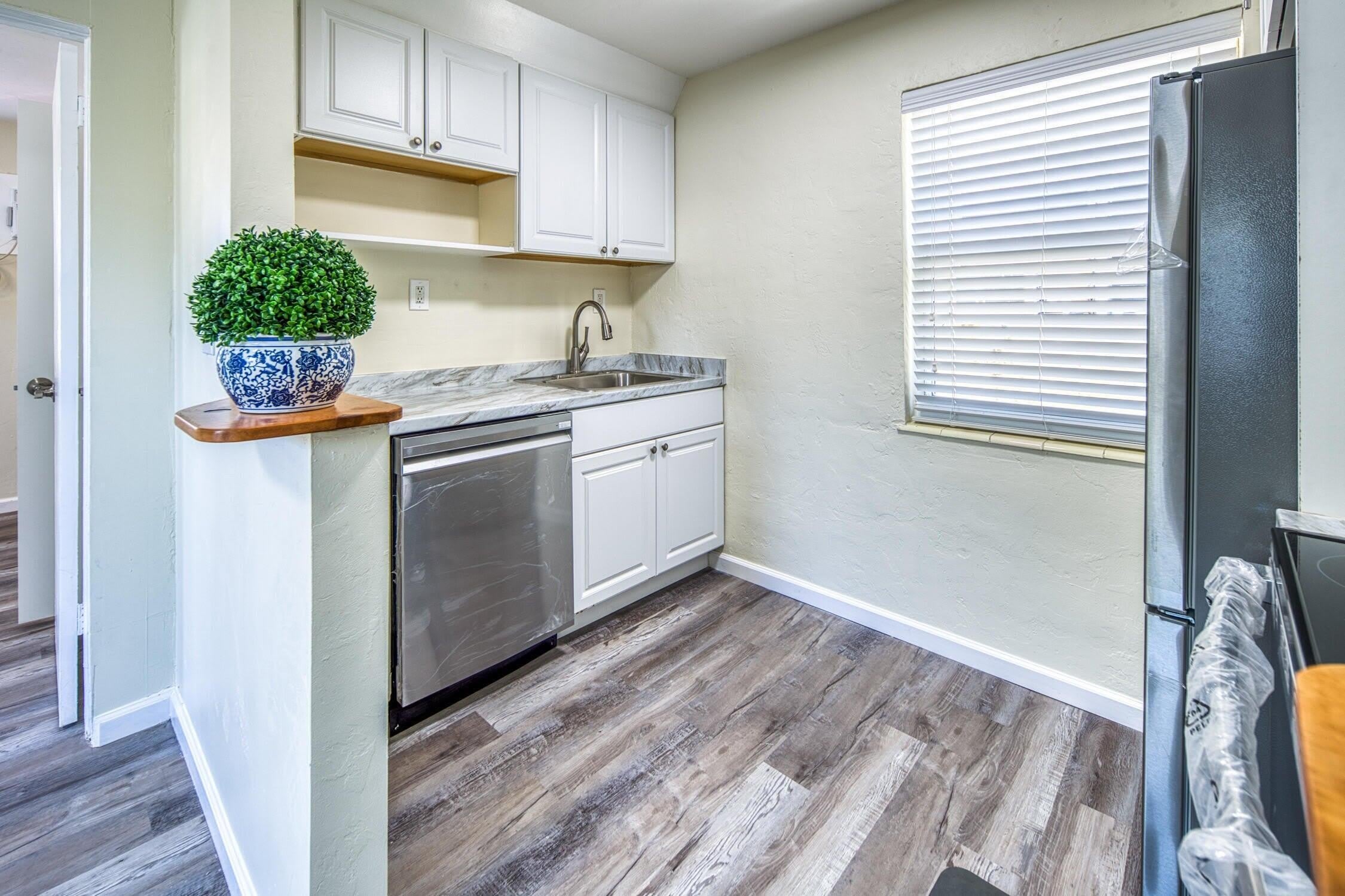 219 N E Street – photo 5