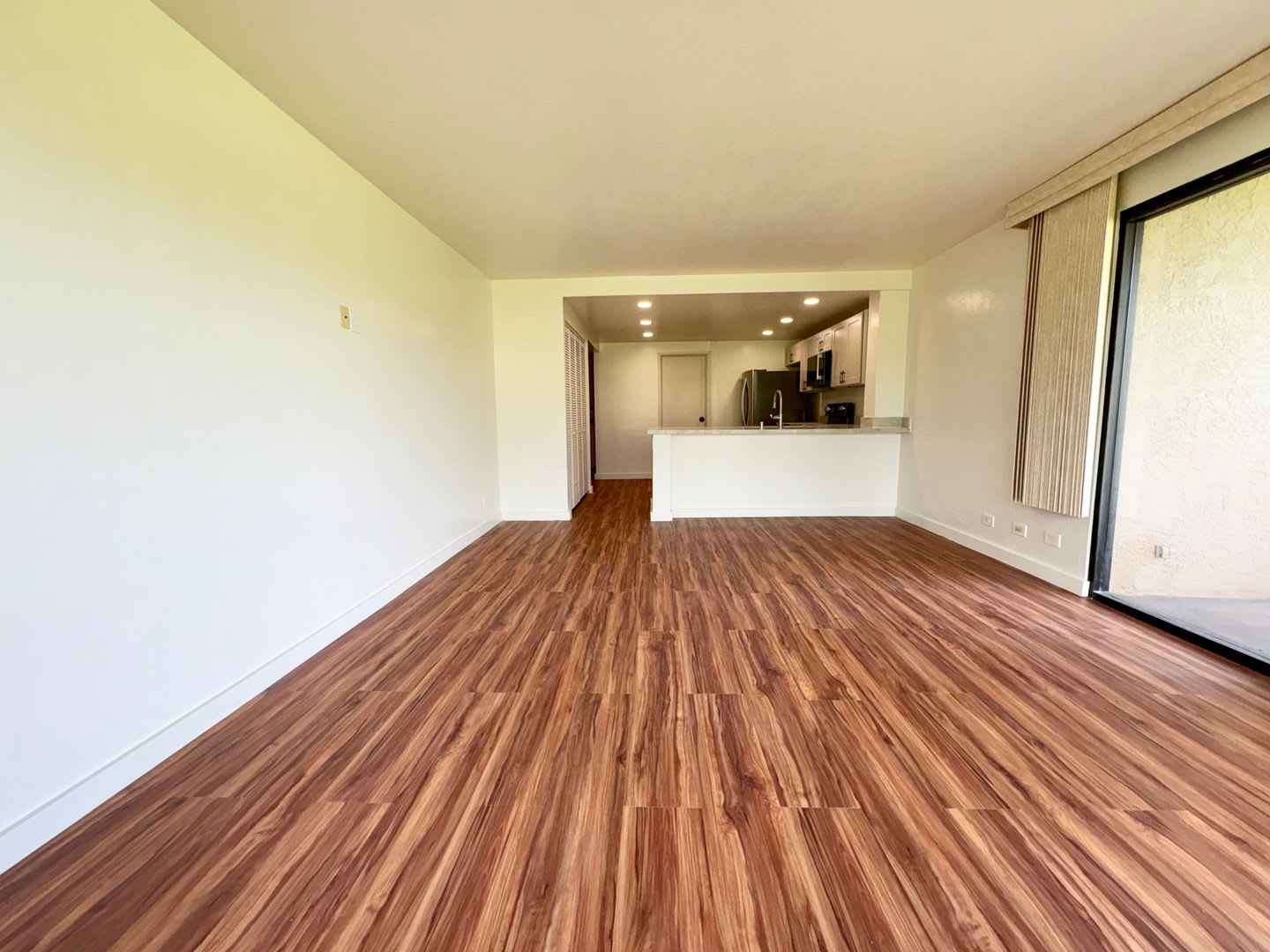 Fully Renovated 1-Bedroom, 2-Bathroom Condo in Kona Pacific – photo 4