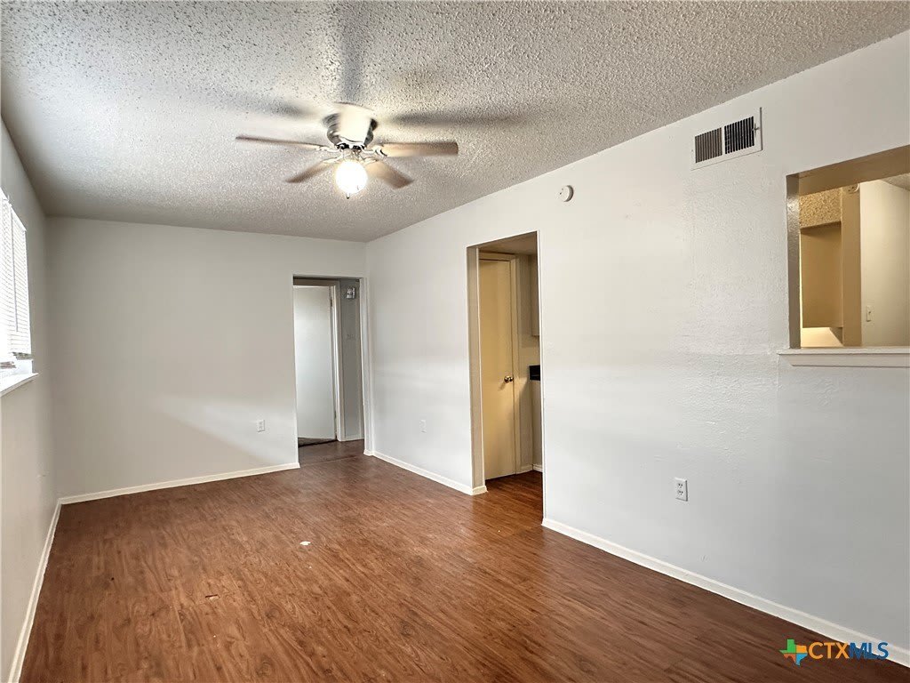 1706 N Interstate 35 – photo 2
