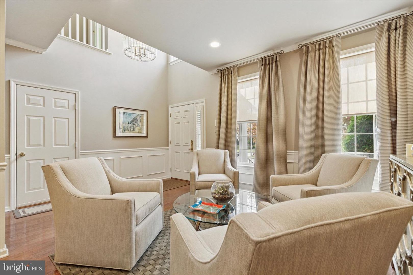Beautiful Belle Aire Townhome with Finished Basement, Garage & Pool – photo 5