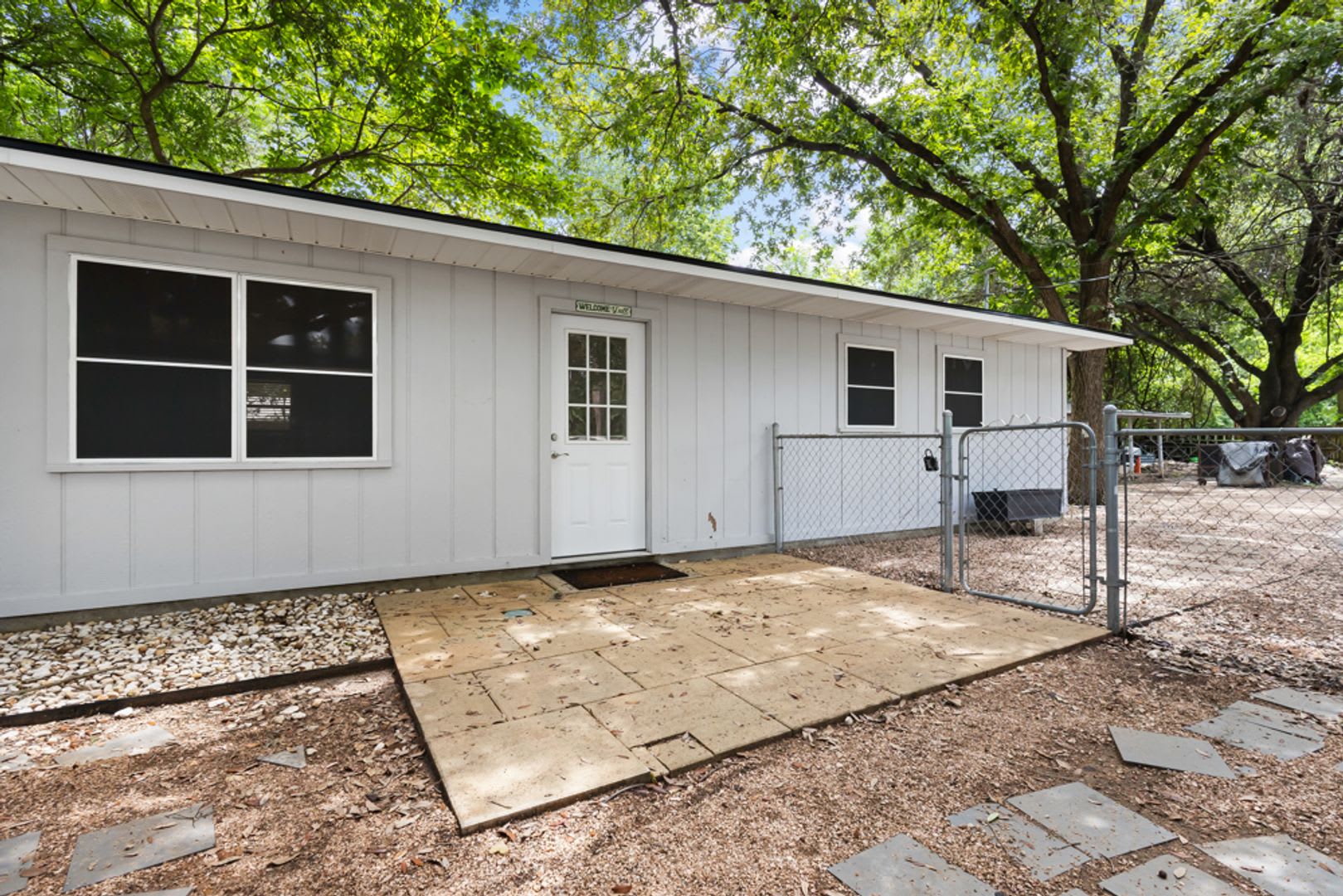 Charming 1-Bedroom 1 Bathroom Near Canyon Lake Dam-Move-In Ready – photo 1