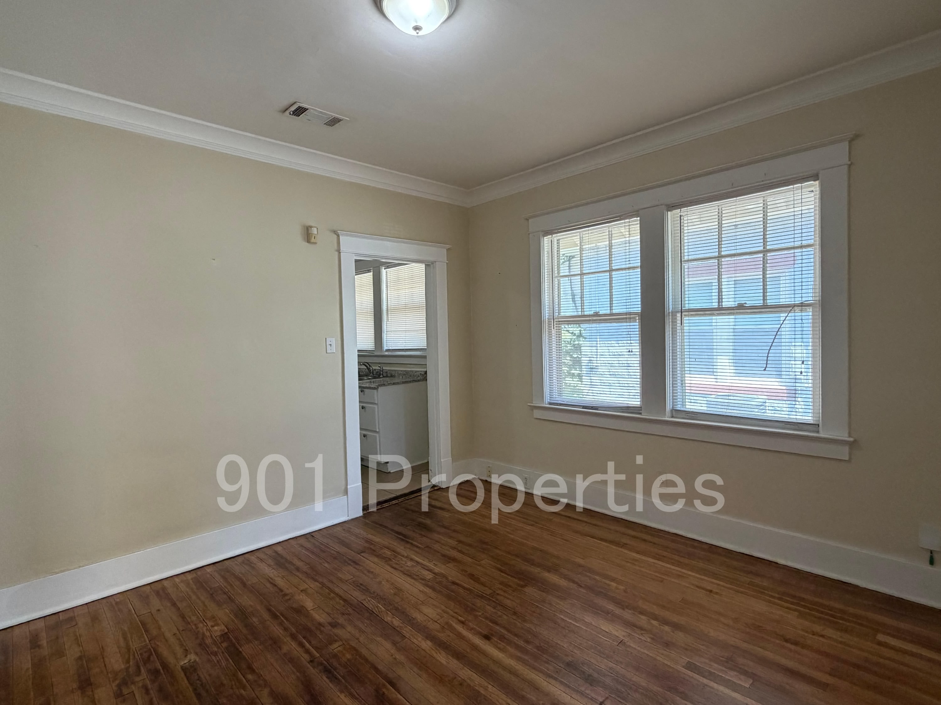 1055 South Cox Street – photo 5