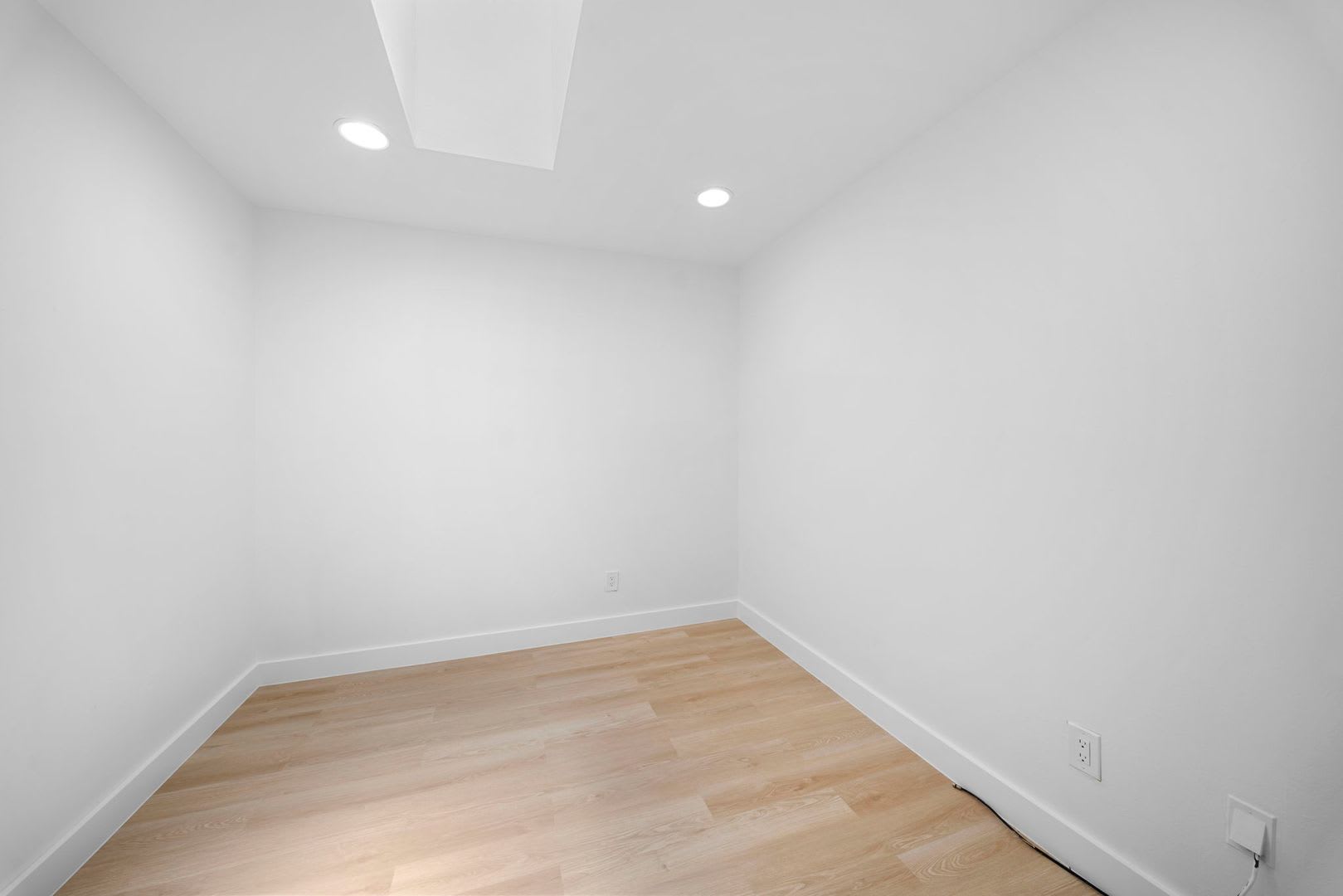 Beautifully updated duplex two bedrooms+ DEN, two bath in Cape Coral – photo 3