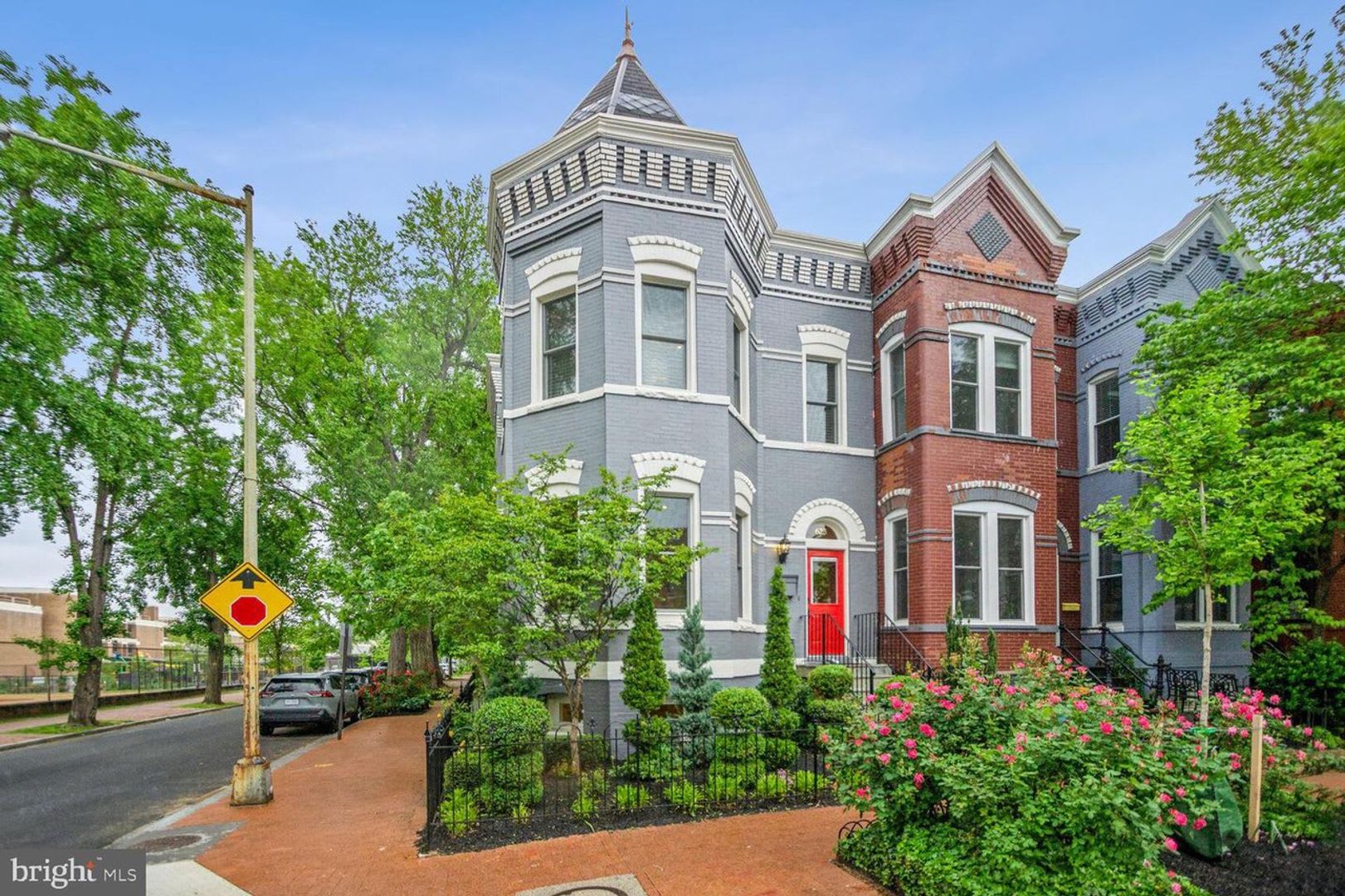 Capitol Hill North Neighborhood Basement Condo Light Filled 2Br 1 Bath Utilities Included – photo 1
