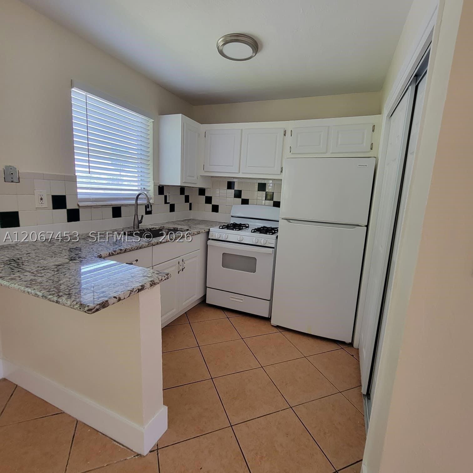2211 NW 64th Ave – photo 3