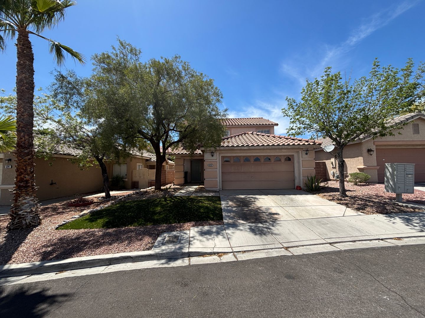 Beautiful 4Bed 3Bath 2Car Residence Located In Summerlin Near Town Center Drive – photo 1