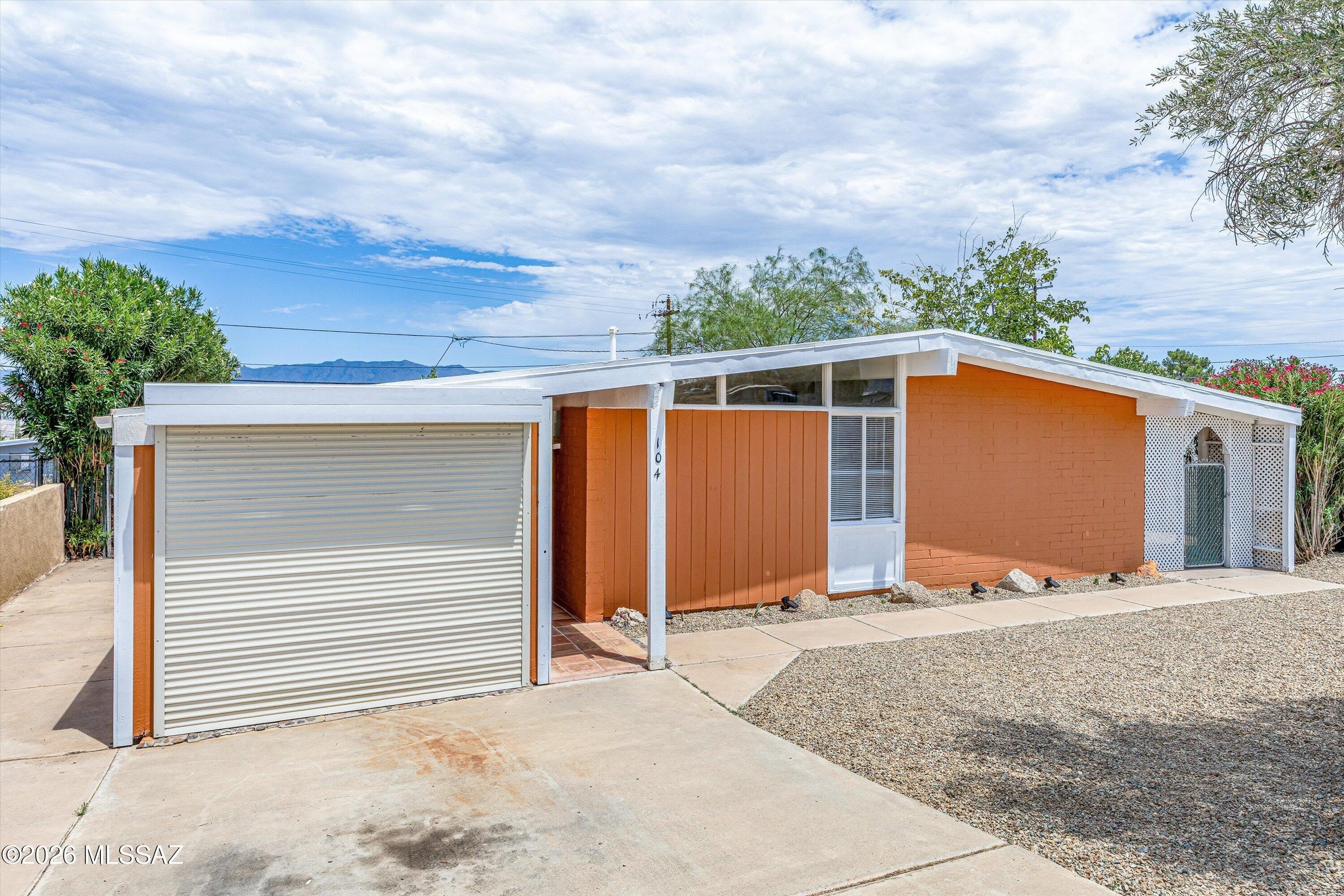 104 N Douglas Avenue – photo 4