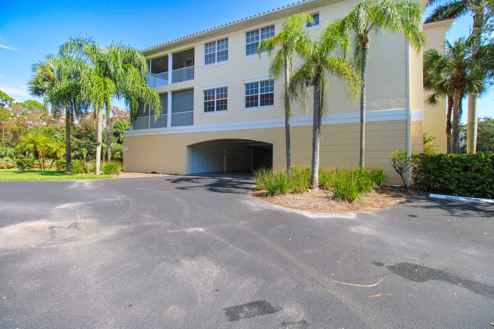 Golfing Paradise At Naples Lakes Country Club 3 2 Golf Transfer Condo Ready For A Seasonal Tenant – photo 5