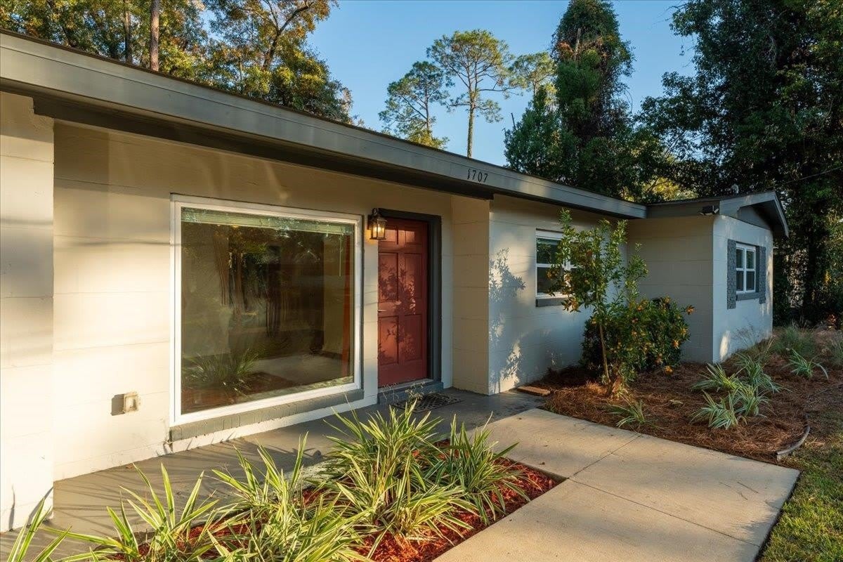 1707 Hall Drive – photo 3