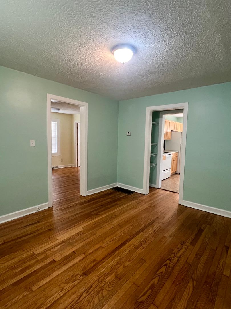 2 Bedroom 1 Bath Bungalow In North West Asheville – photo 4