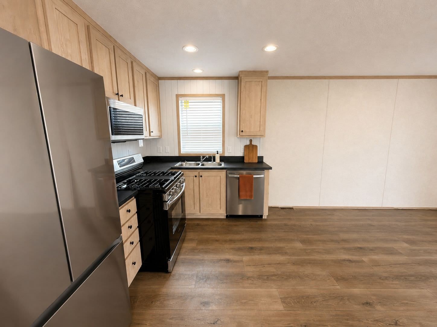 25326 Nuway Avenue – photo 3