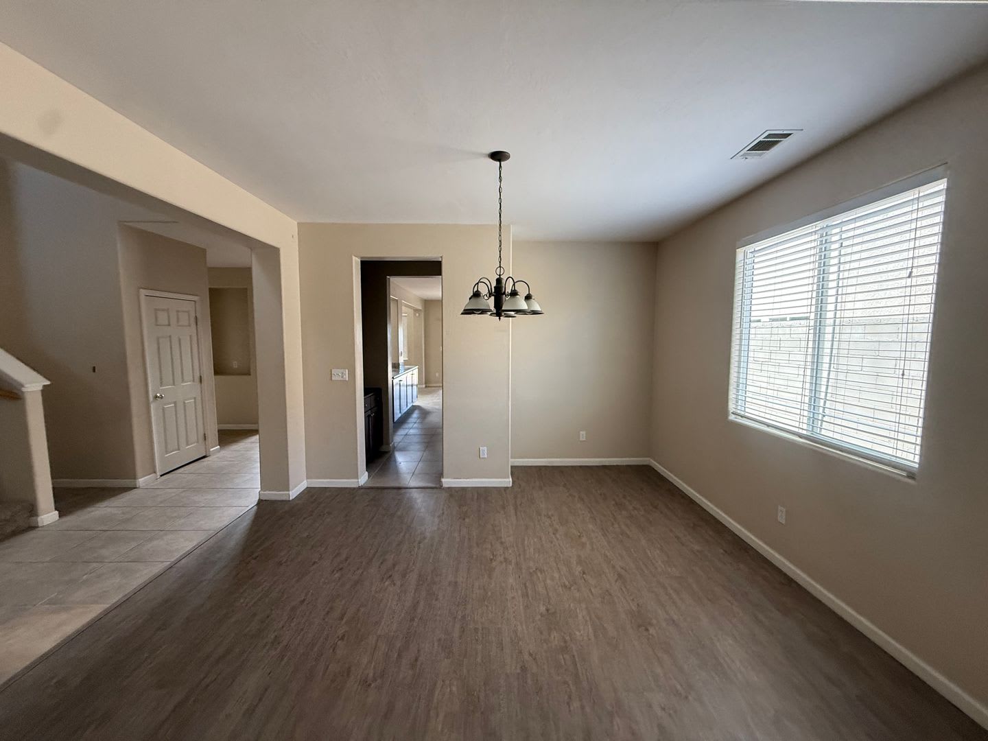 Charming 4-Bedroom, 3-Bathroom Home – photo 5
