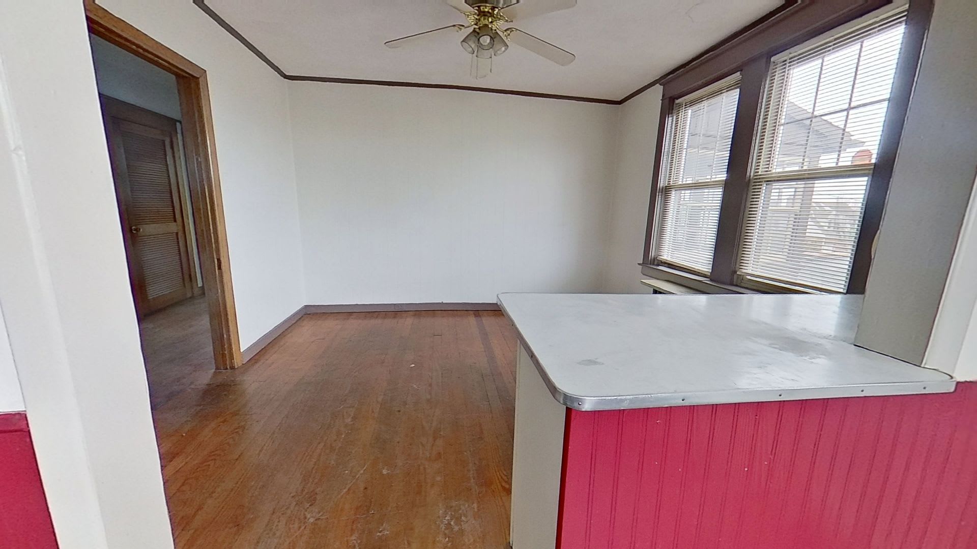 Comfortable 2-Bedroom Second-Floor Apartment – photo 3
