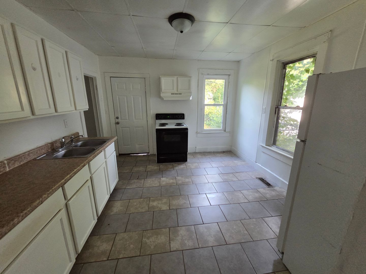 3 Bedroom 1 Bathroom 1000.00 – photo 5