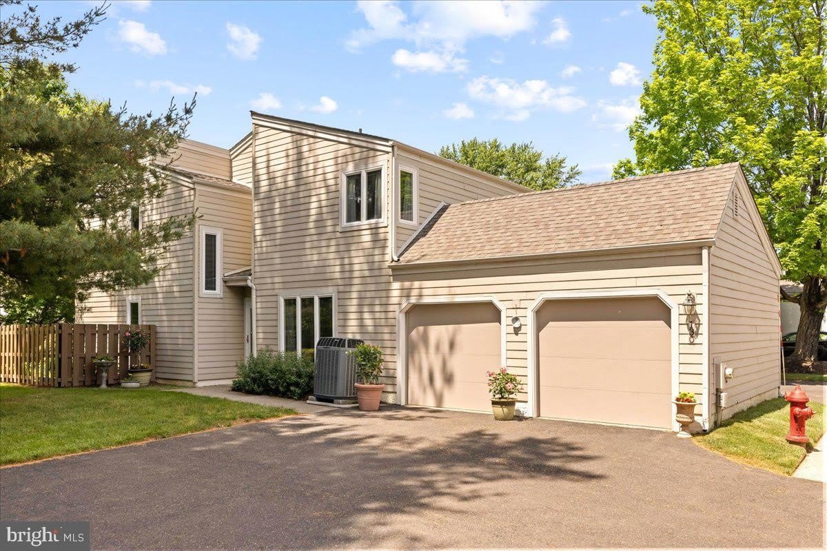 130 WESTBURY Court – photo 1