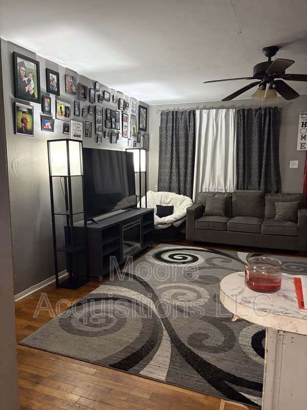 1047 Star St – photo 3