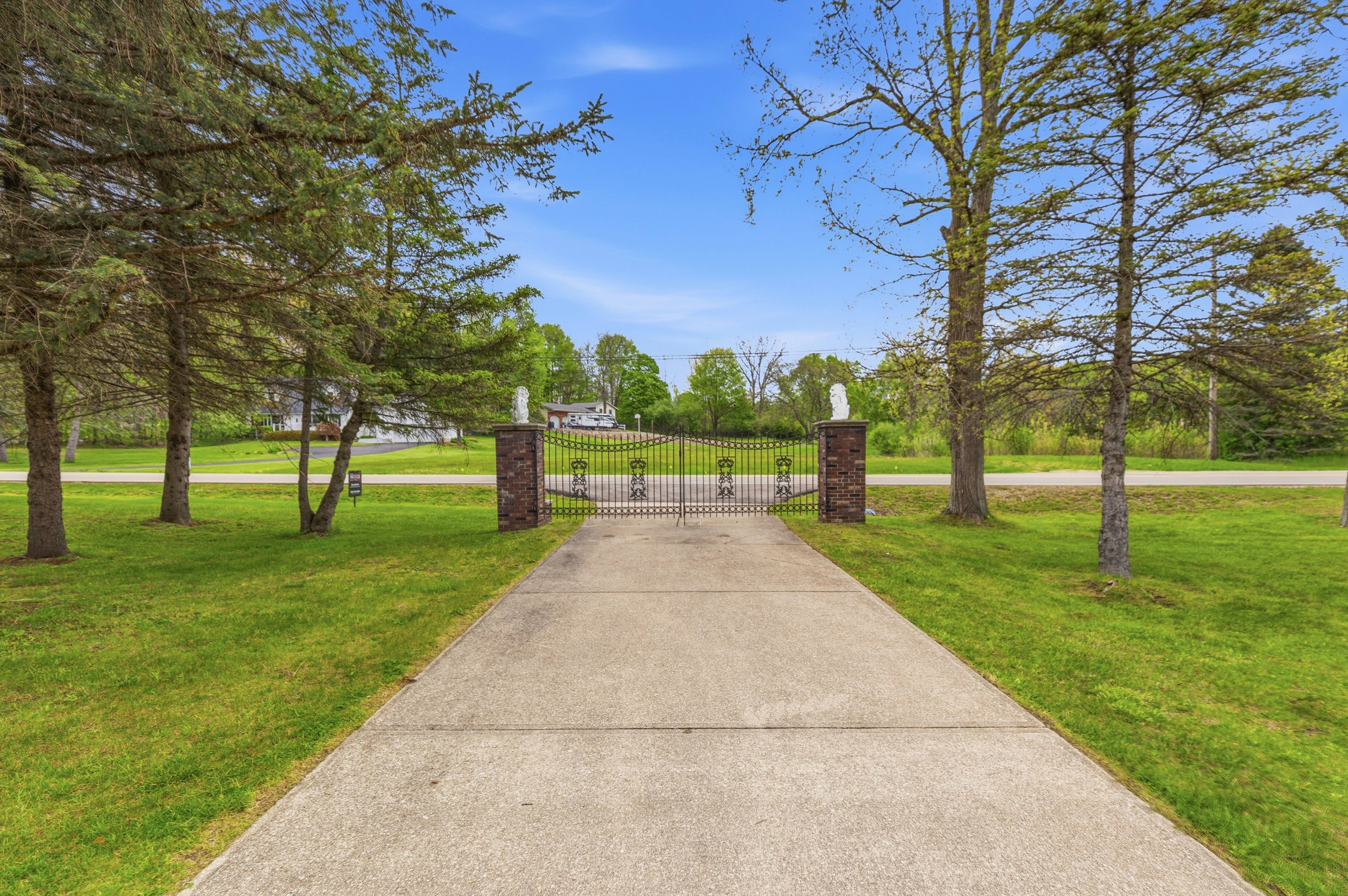 1392 Maple Grove Road – photo 3