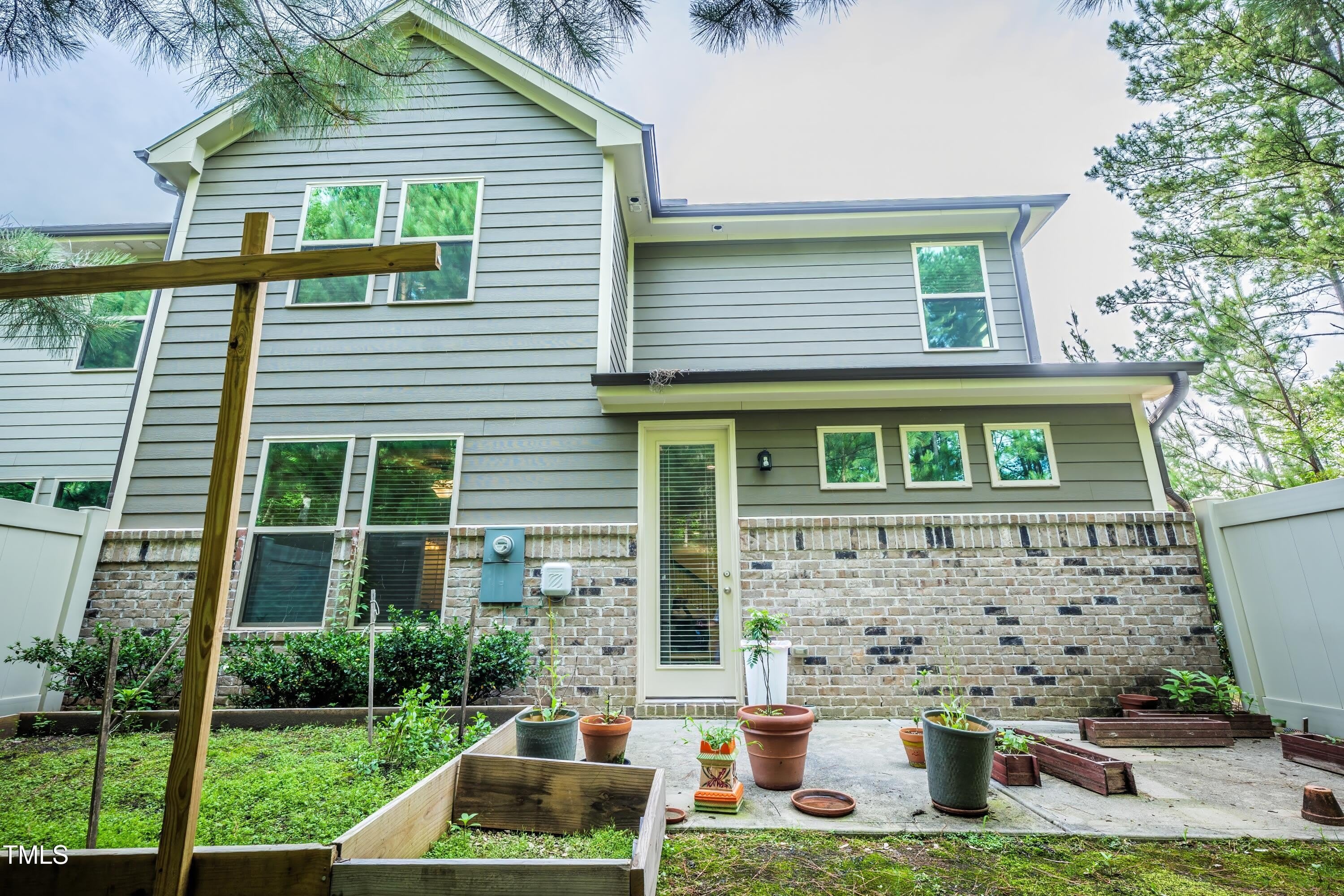 411 Alamosa Place – photo 4