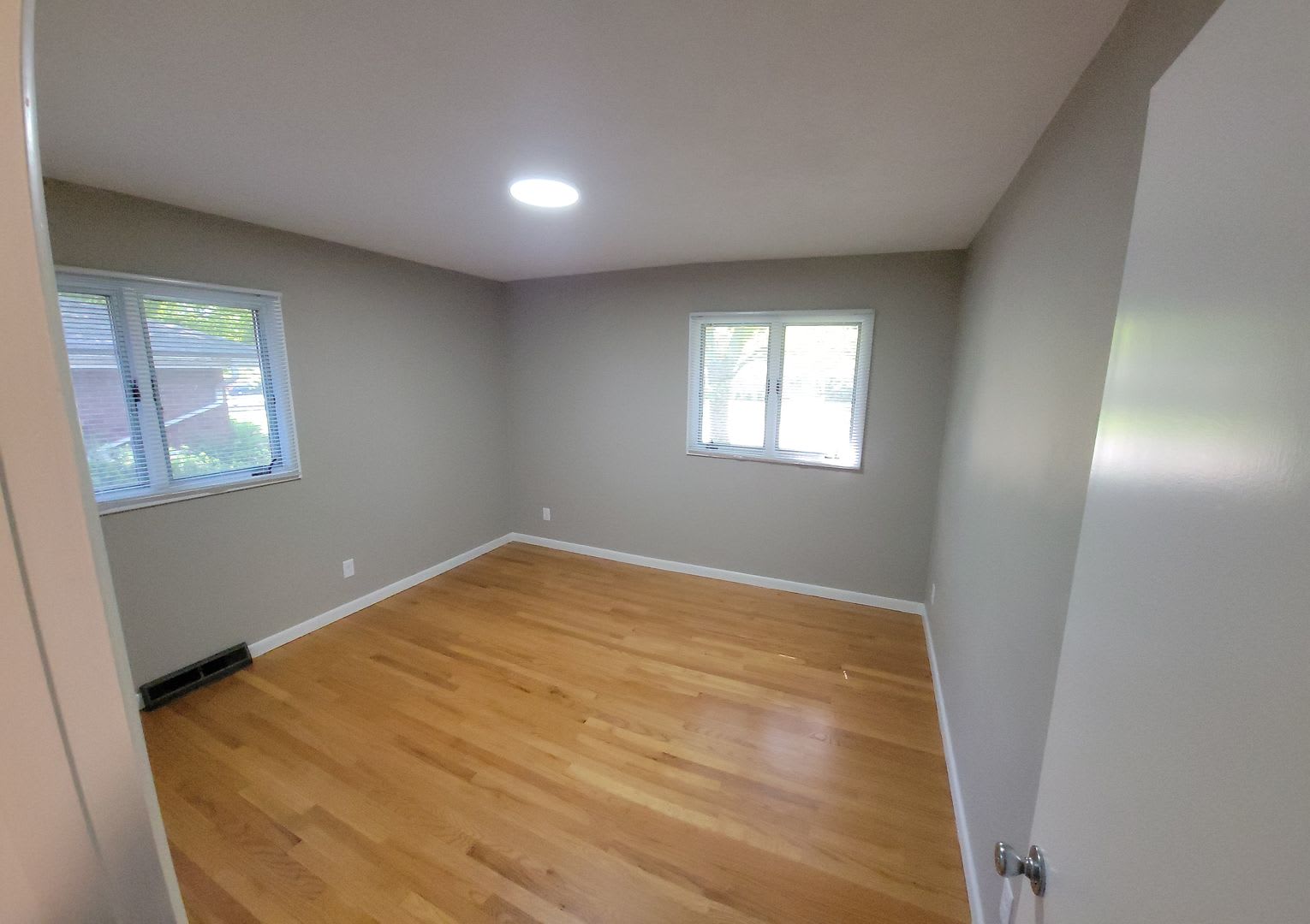 Spacious 3-Bedroom Home with Large Deck – photo 5