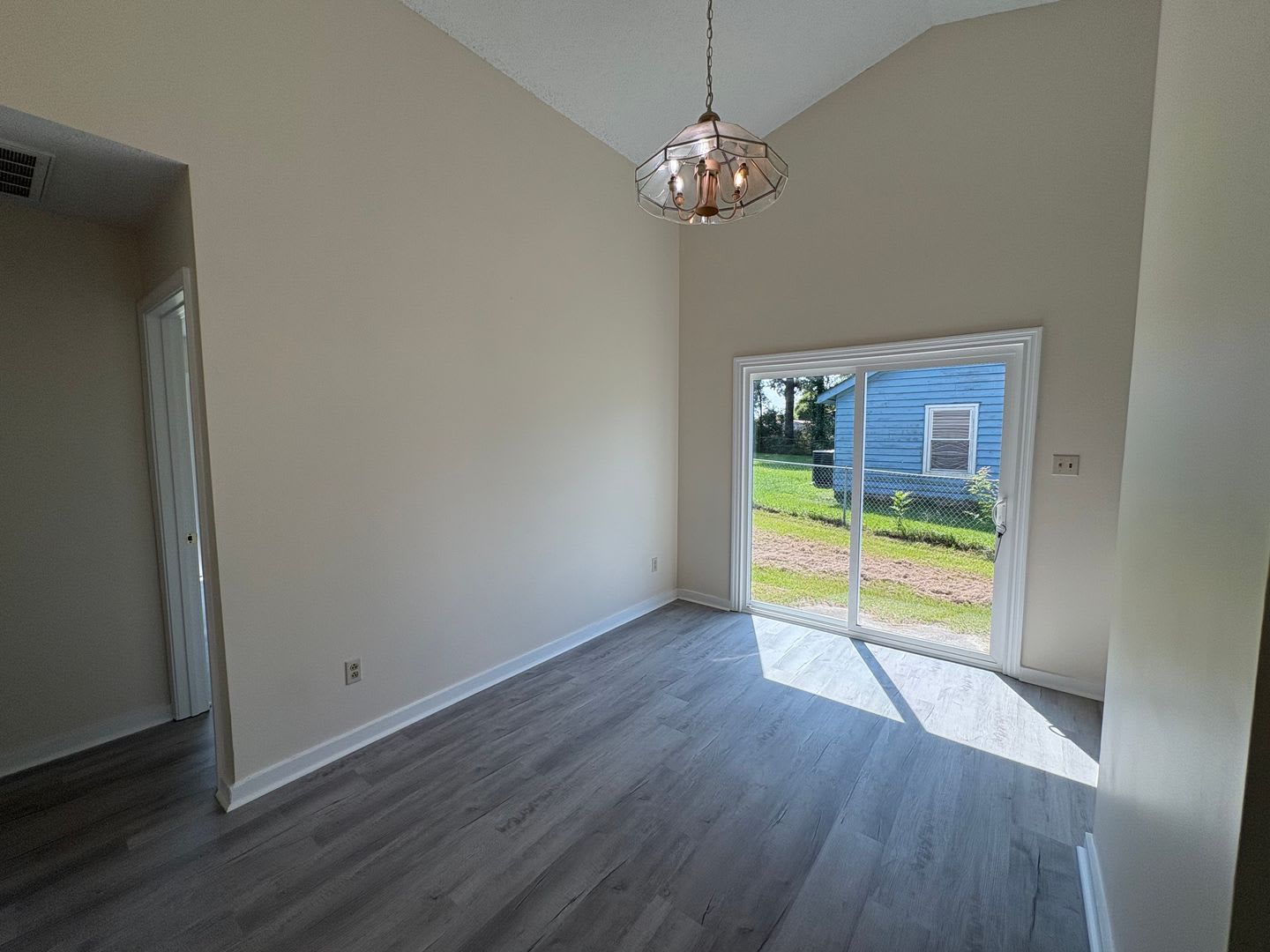Charming 3-Bedroom, 2-Bath Home – Don’t Miss Out! – photo 3