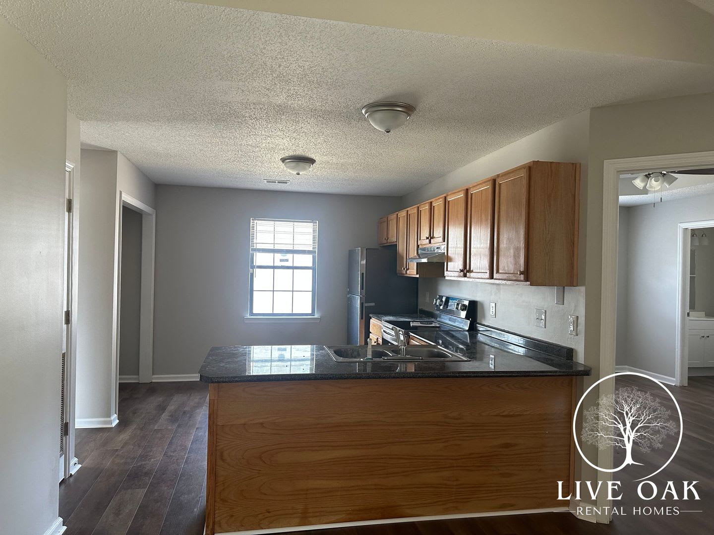 MOVE IN SPECIAL: $500 OFF 1ST MONTH'S RENT!** – photo 4