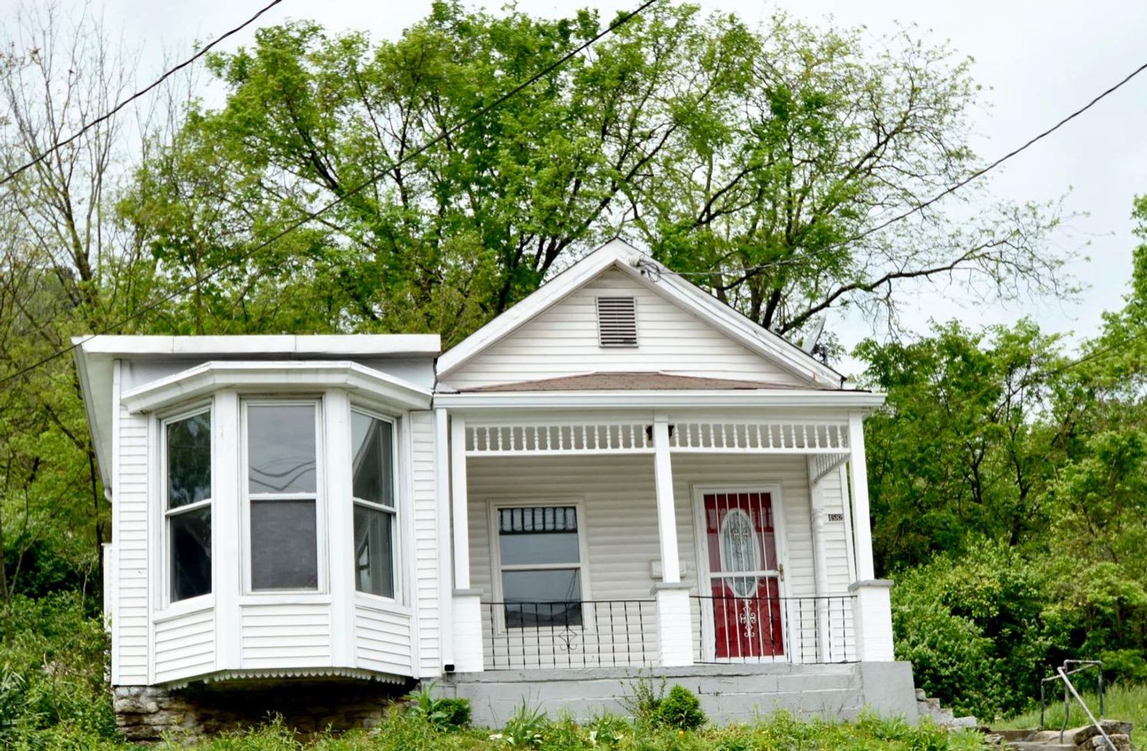 Cute 2 bed 1 Bath Home! Huge Walk in Closet!!!! – photo 2