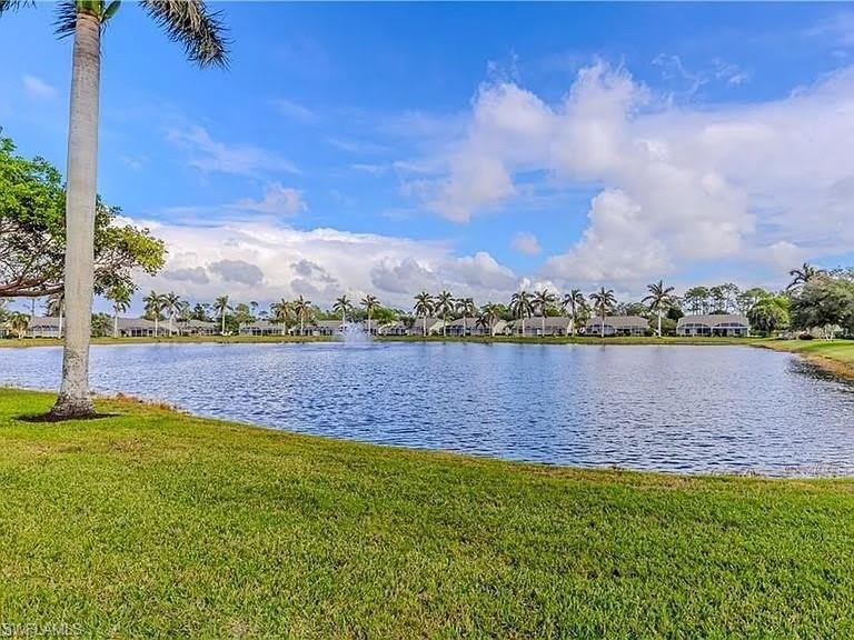 5595 Greenwood Cir – photo 2