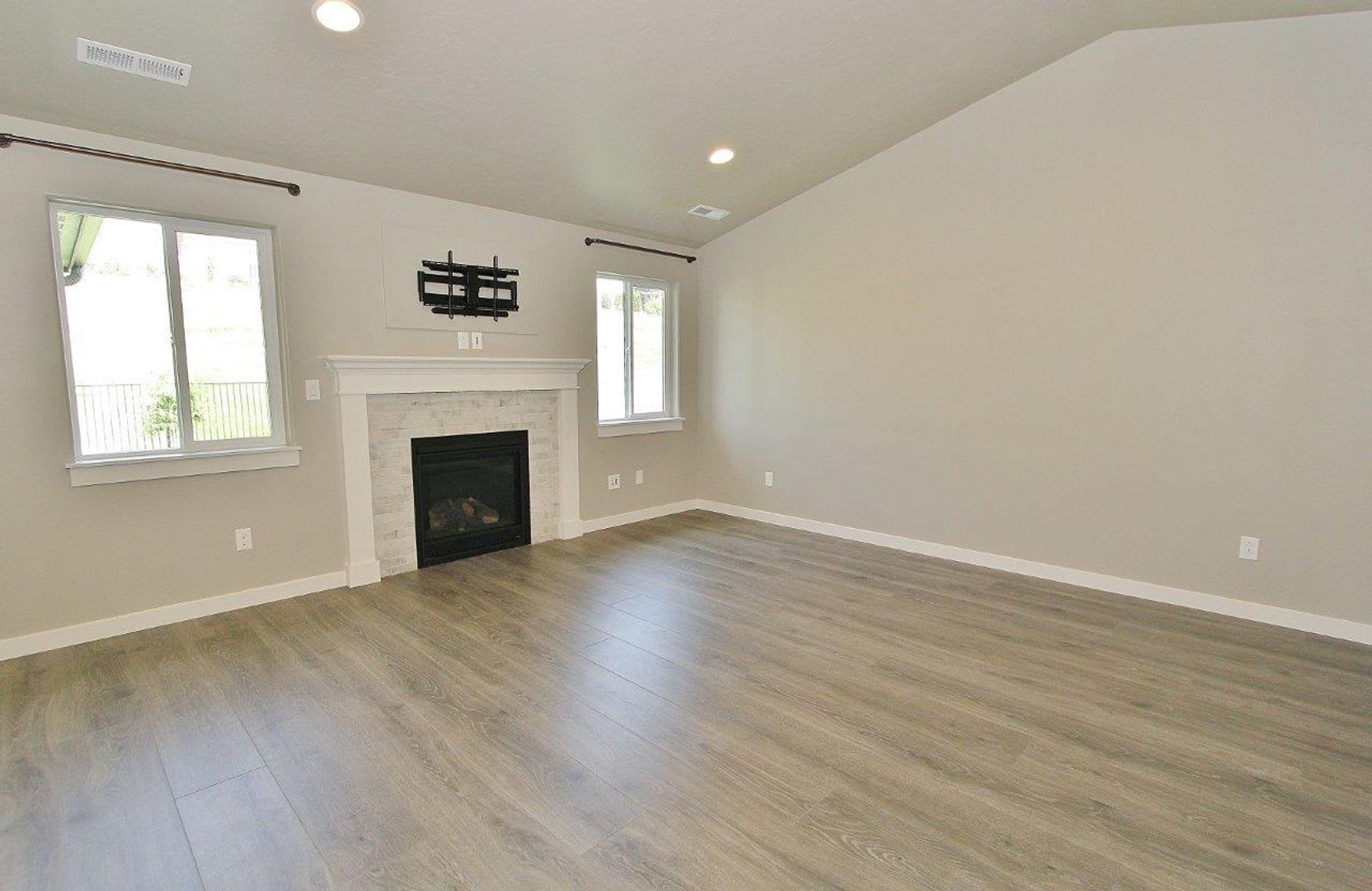 Immaculate Single-Level Home – photo 3